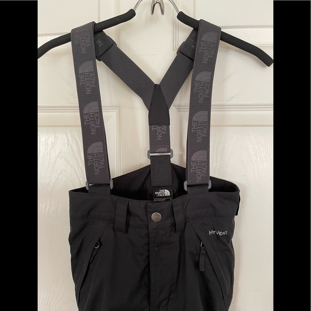 The North Face Snow Quest Suspenders Ski Pants Size 7/8 boys